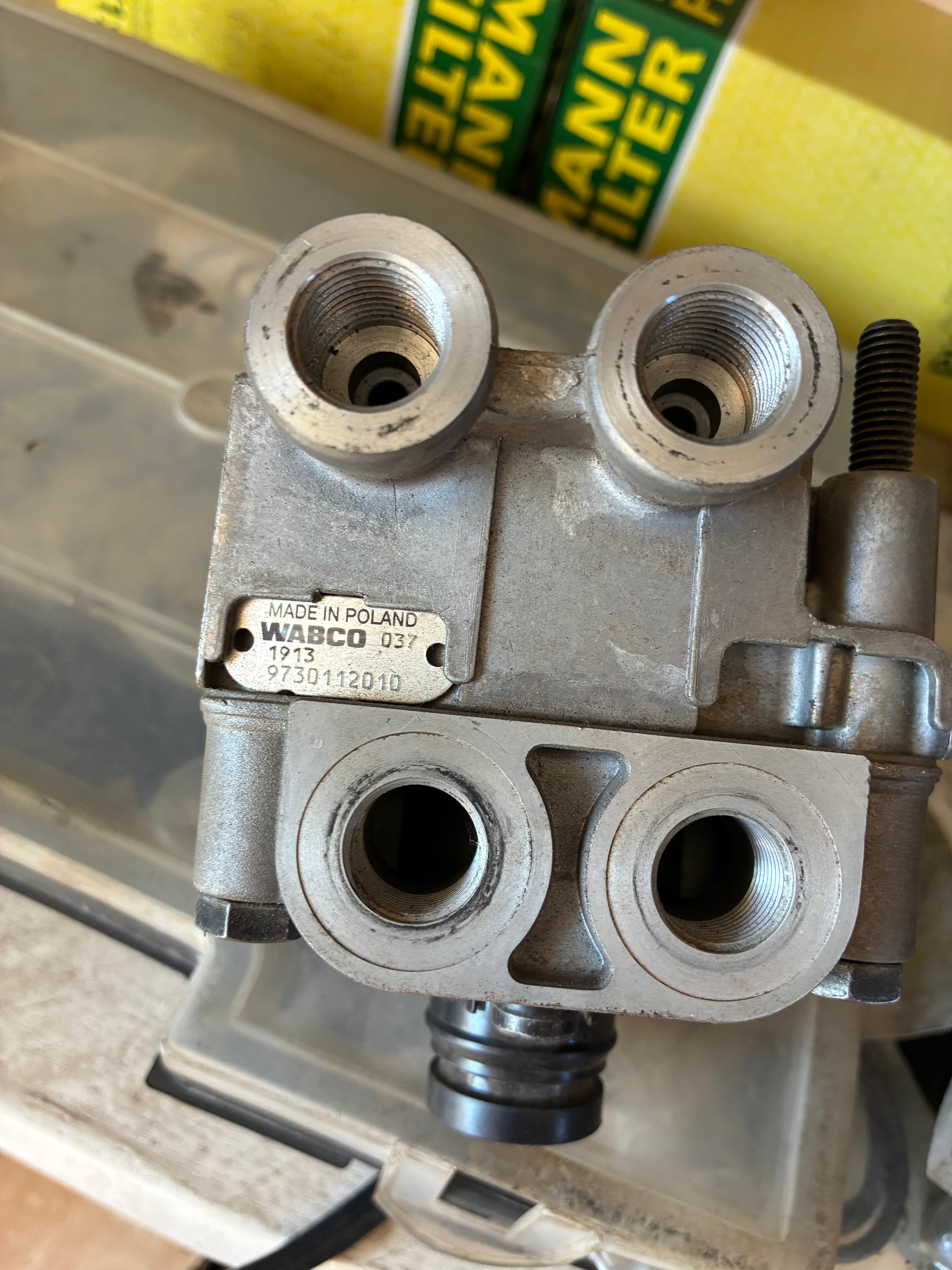 Relay valve — 2